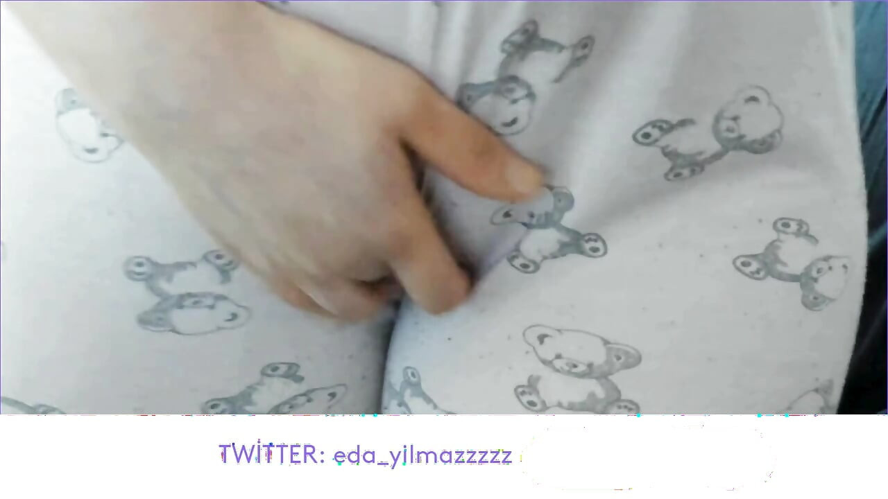 CAMELTOE- MASTURBATE WITH PAJAMA- RUBBING PUSSY WITH PAJAMA