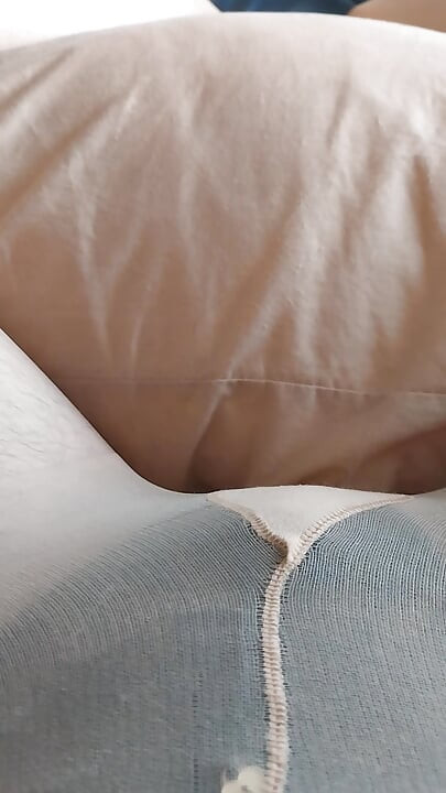 Watch Cindy's Tiny Clit & Huge Cumload