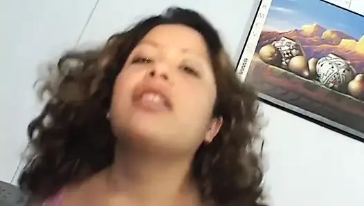 Kondommed älterer typ fickt schwangere latina, dann klettert sie auf ihn, um ihn zu besteigen