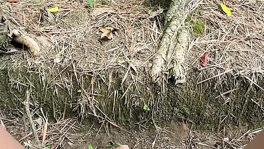 Я непослушная девочка, мне очень нравится чувствовать свои пальцы внутри моей большой влажной вагины, хехе-хе-хе.