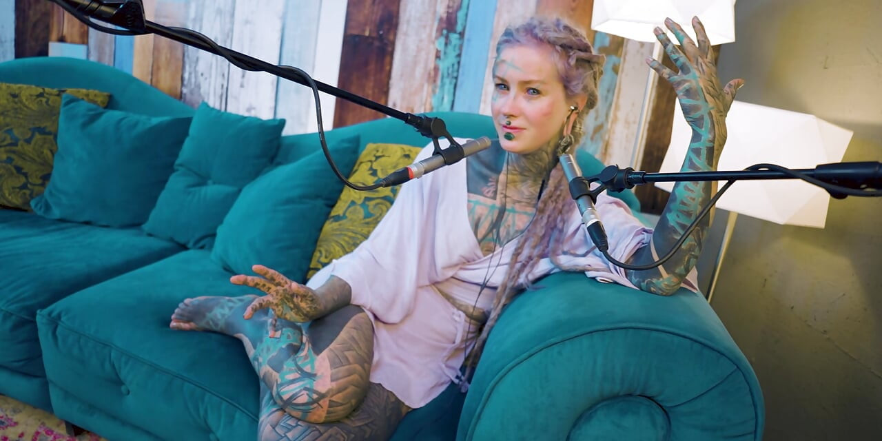 Hablo de A - auténtico - asmr - podcast - hablando - modelo gótica punk dreadlocks