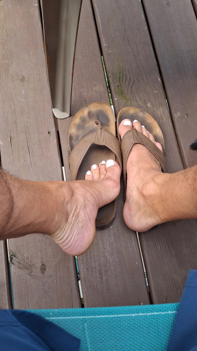 Showing off my dirty worn leather sandals and my cute painted toes
