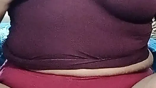 Desi bhabhi zeigt körper beim videoanruf.