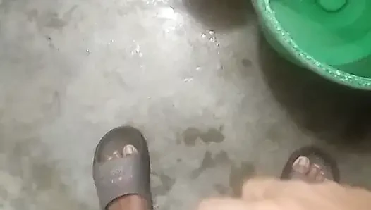 Geceleri yapamadım bu yüzden banyoya gittim