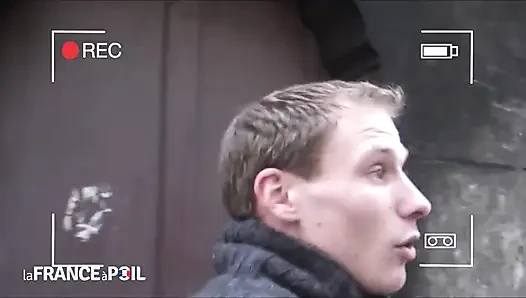 Горячая парижская брюнетка делает домашнее секс-видео