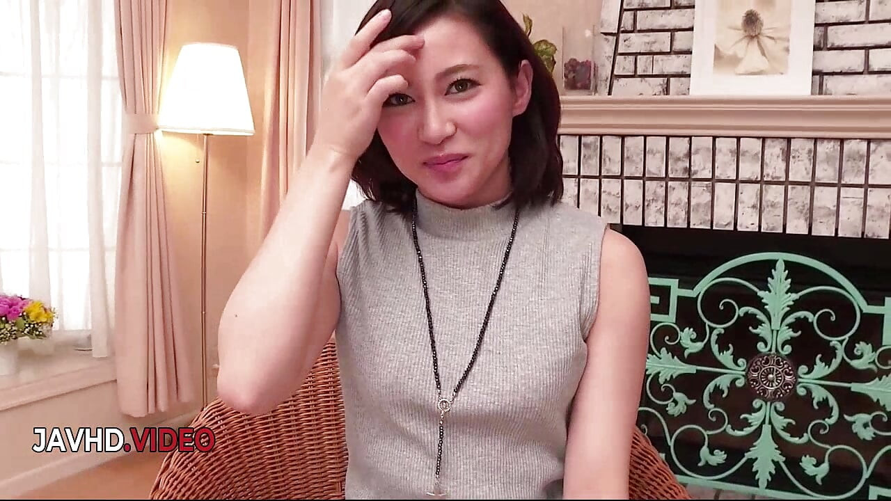 Ameri Koshikawa é fodida duro depois de sessão de boquete sedutor