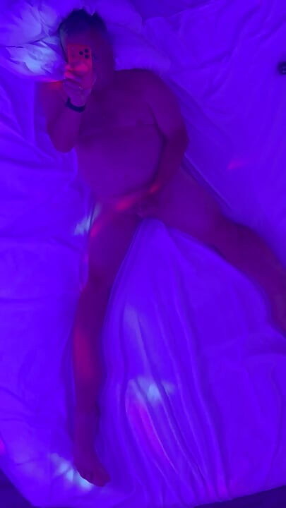 Stroking in ceiling mirror