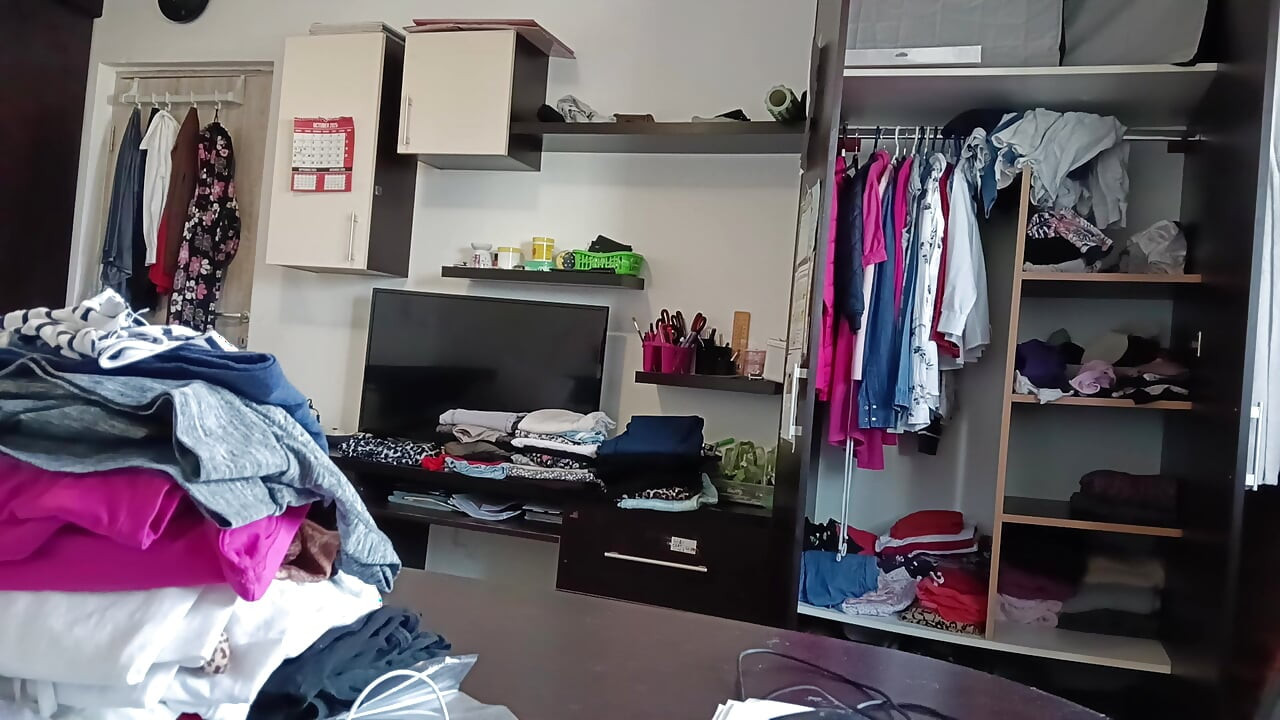 Amateur Wife Has Fun Trying on Clothes and Cutting Them.