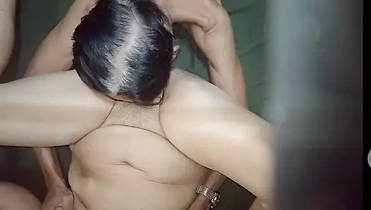 II лижет ее мокрую и тугую киску моей возбужденной жены