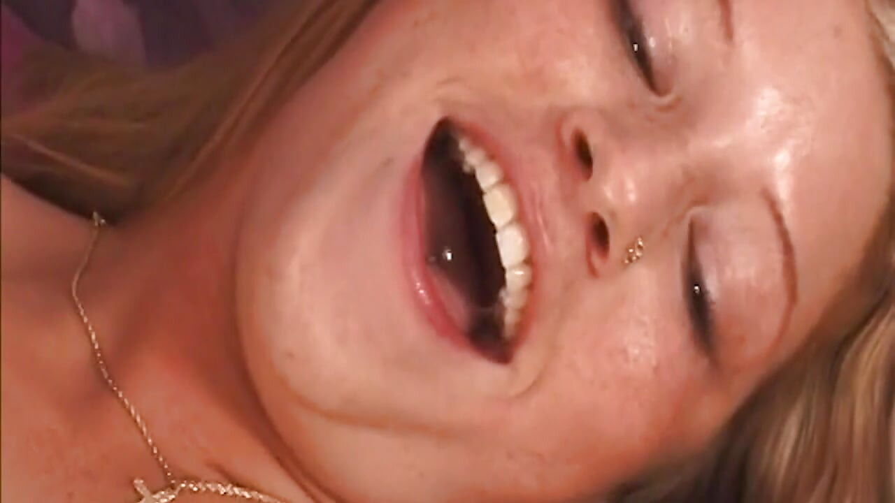Blonde Babe Fists Her Dripping Pussy Deep and Hard