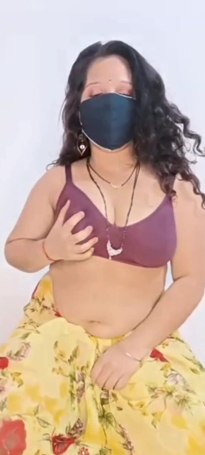 Trenutak koji morate vidjeti iz "Desi indijske tete ki jawani kya mast figure i prljavih razgovora"