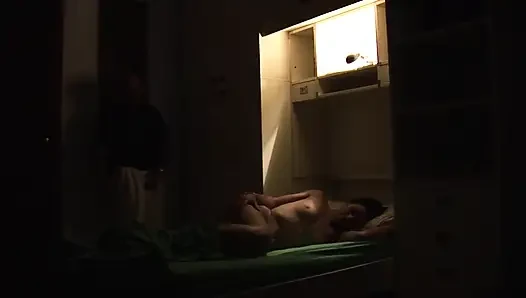 Грязный дедушка врывается в комнату своей падчерицей и кончает при виде ее горячего тела!