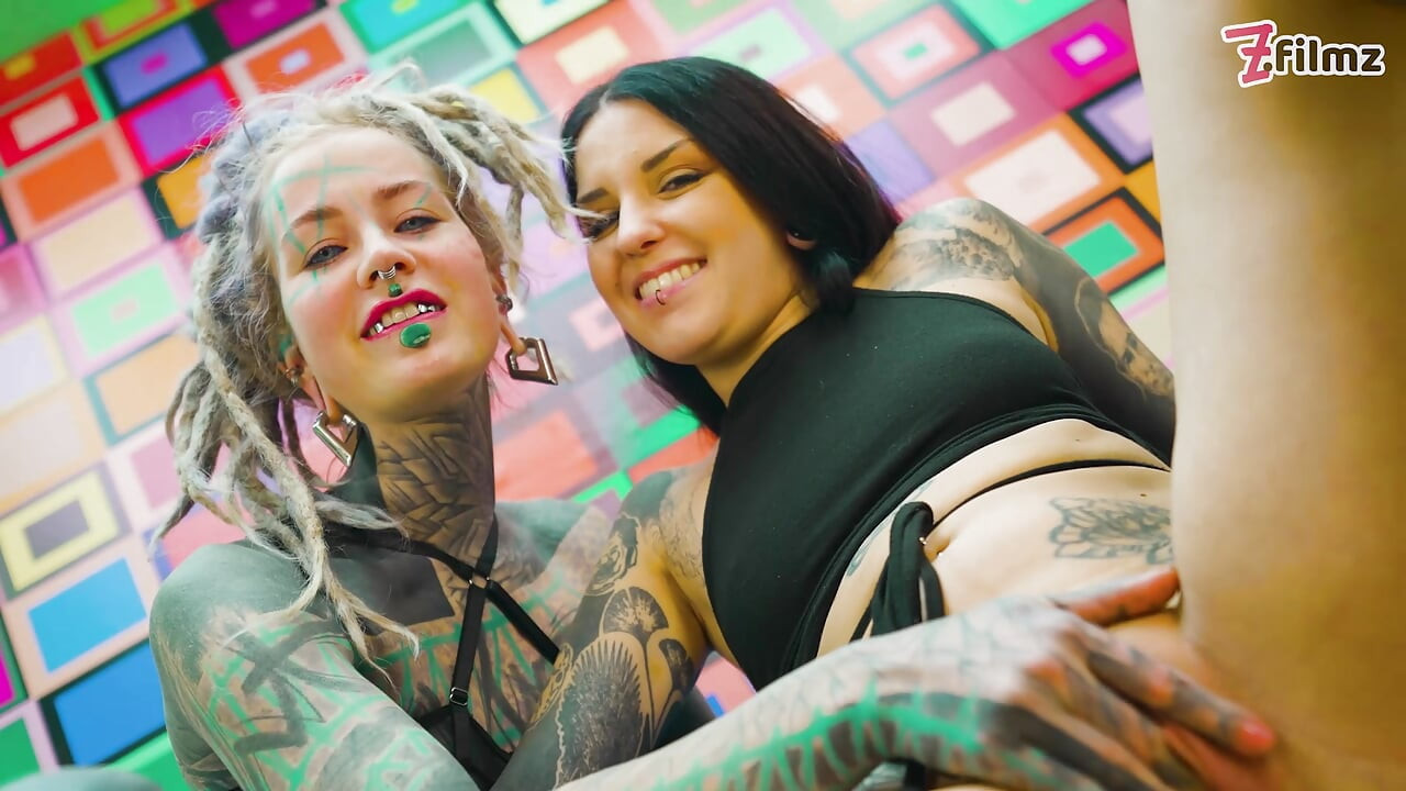 Dirty goth & hippie schätzchen sehnen sich nach anal-hämmern und dicken gesichtsbesamungen
