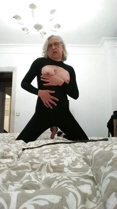 Ισπανίδα τσούλα με Catsuit