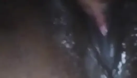 Aku lagi asik mainin memekku sampai muncrat banyak banget!