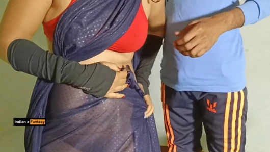 Indisches schönes zimmermädchen bhabhi ko pakad kar chod diya