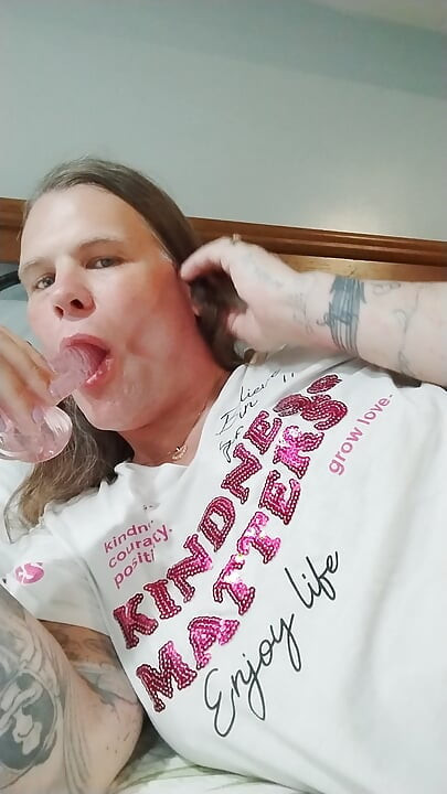 Time to invite you into my bedroom for a little close-up look at what I do when I'm all alone