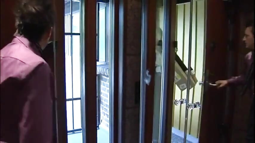 まずは見てから刺す!