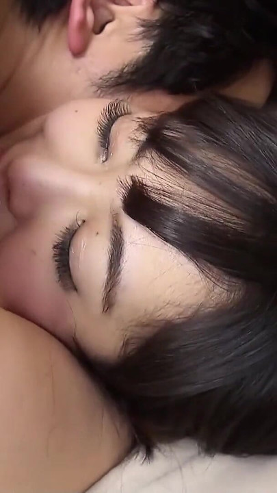무수정 JAV 캐스팅에서 질싸 섹스를 처음으로 유혹하는 작고 수줍은 일본 십대 | 클리 3