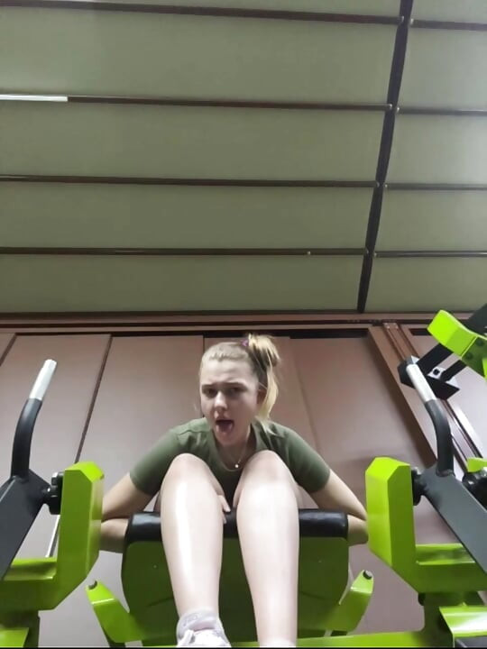 Jucielussie do public show in the gym
