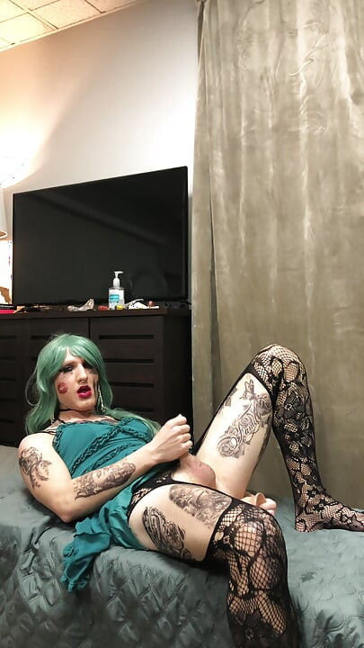 Extremely Hot Tatted Sissy Masturbation