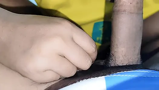 Сводный брат трахает свою красивую сводную сестру, пока делает ставку на футбольный матч. (Полный звук в Бангладеше)