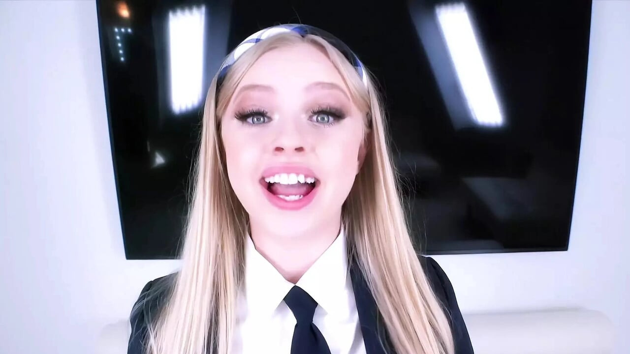 Minyon öğrenci Kylie Shay ilk dölünü yutuyor