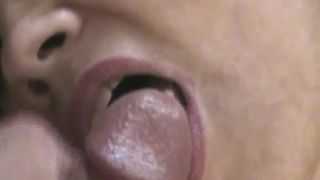 Obciąganie i wytrysk w ustach bezpośrednio