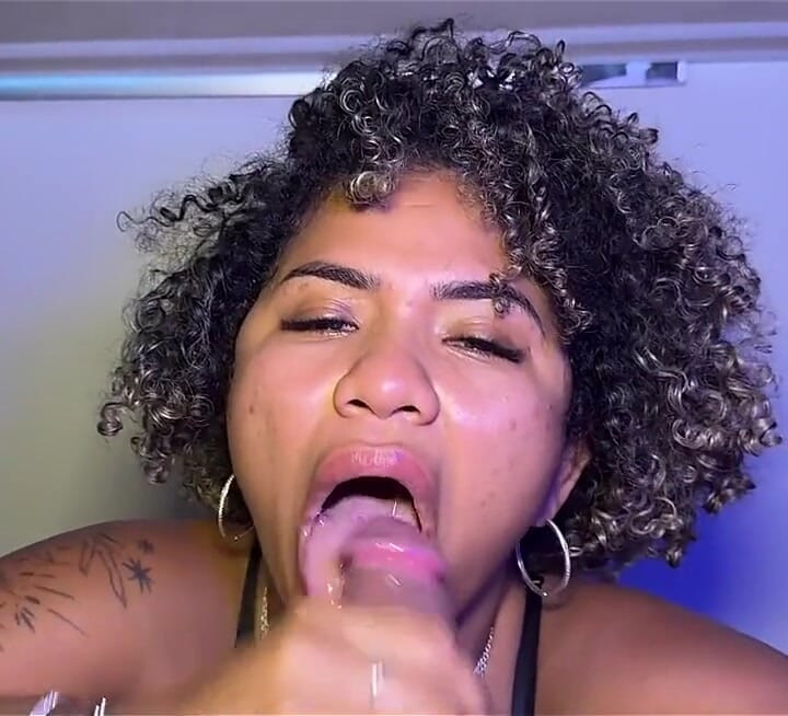Toda vez que eu chegar em casa é a mesma coisa, ela quer leite na boca