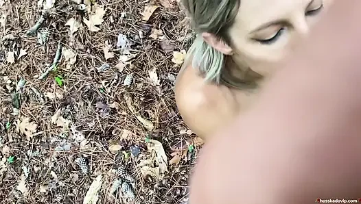 Video rekaman seks pasangan hot rambut pirang lora cross lagi asik nyepong kontol dan dicrot di luar ruangan - pov