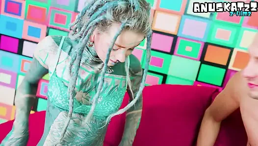 Punk porno yıldızı büyük zenci yarağını test ediyor - gırtlak, atm, döl yüze boşalma