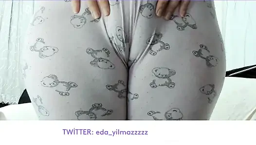 CAMELTOE- MASTURBATE WITH PAJAMAS- RUBBING PUSSY WITH PAJAMAS