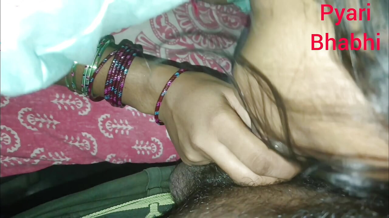 The younger stepsister took the elder stepbrother's entire cock in her mouth and sucked it freely, then took out the water
