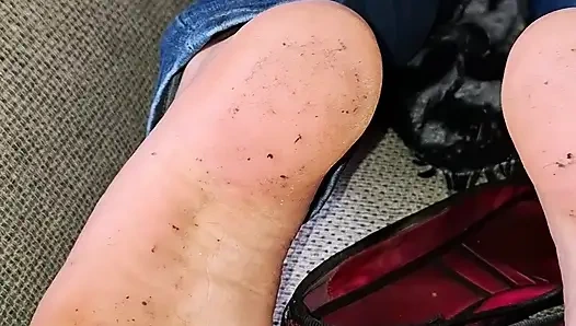 Remain ignored at my stinking and dirty feet