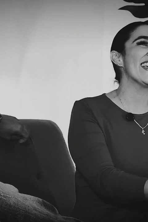 Sarah Black이 MILF 성인 콘텐츠 제작자의 삶이 어떤지 공개합니다.