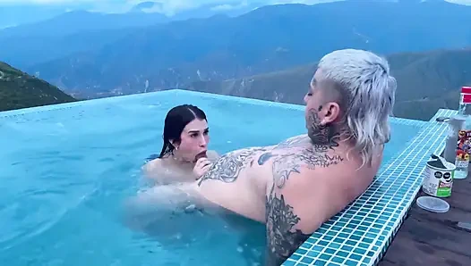 Tinder Date Ends in Outdoor Sex with Chicamocha Cannon in the Background