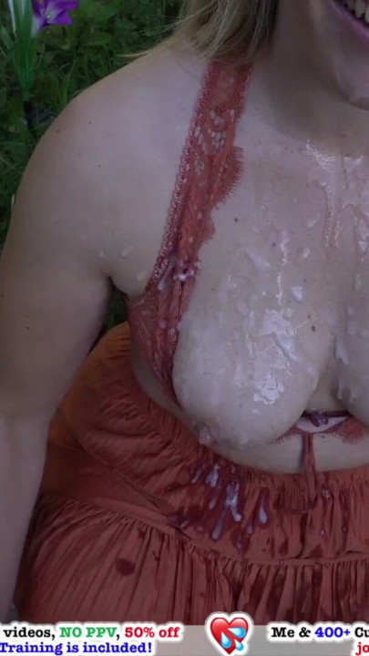 Sağmaya devam ettim ve göğüslerime üç büyük miktarda döl verdim - büyük boşalma, mutlu boşalan sürtük orta yaşlı seksi | Klip 1