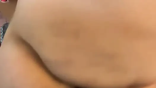 Aldatan latin orta yaşlı seksi kadın bakış açısı: amında dildoya biniyor + vajina ve göt parmaklıyor tek başına gerçek ev yapımı