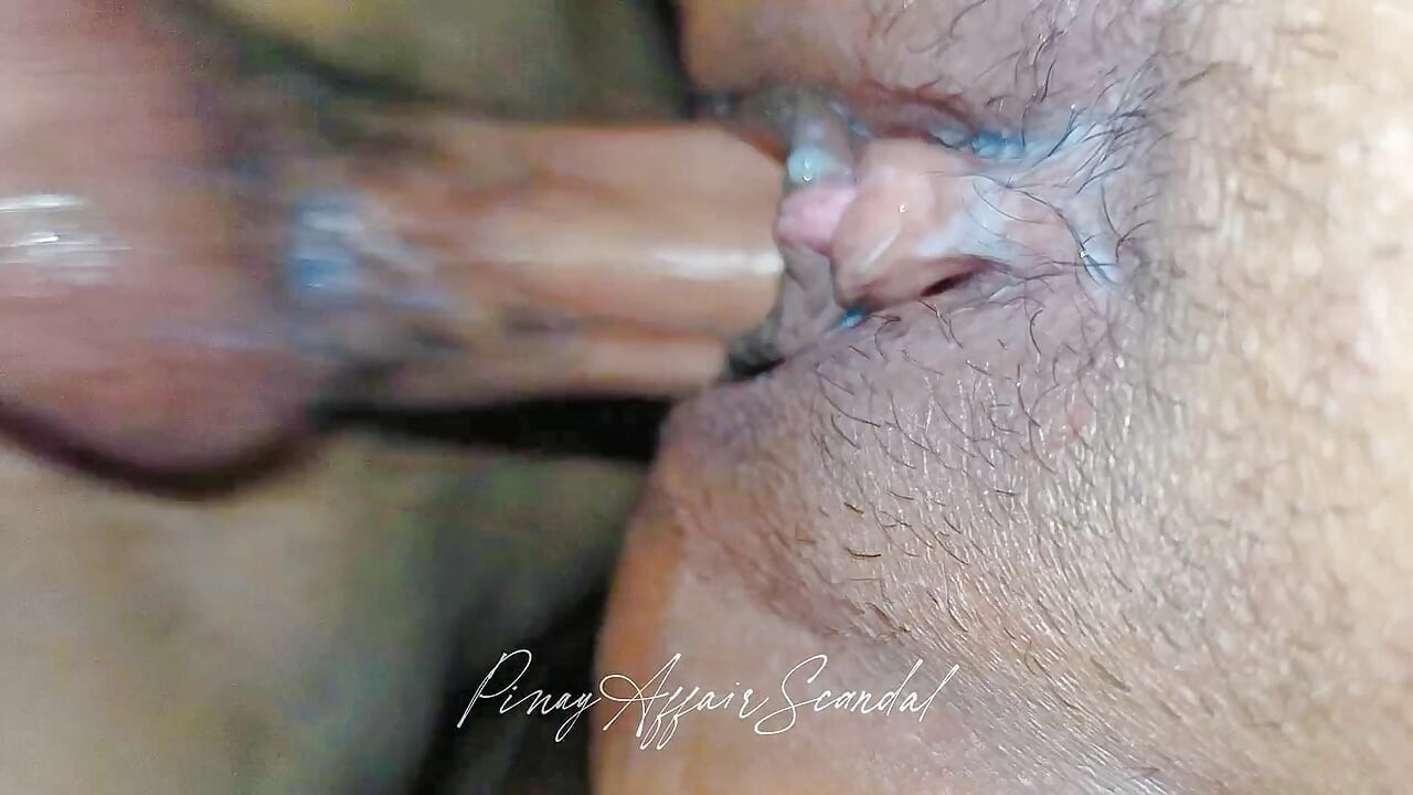 Mokra cipka Pinay Nastolatka zostaje wypełniona gorącą spermą