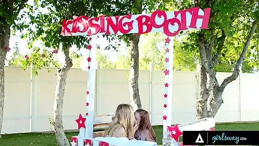 Girlsway - si seksi danni rivers lagi asik jilat dan fingering ivy wolfe sambil ciuman sama pelanggannya untuk amal