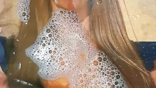 Annemarie vollgepisst