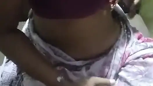 Hintli tamil teyze parmaklıyor