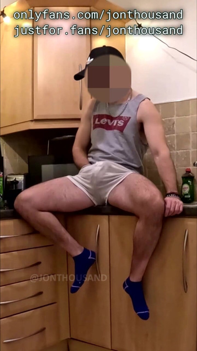 Str8 colega de quarto com tesão na cozinha