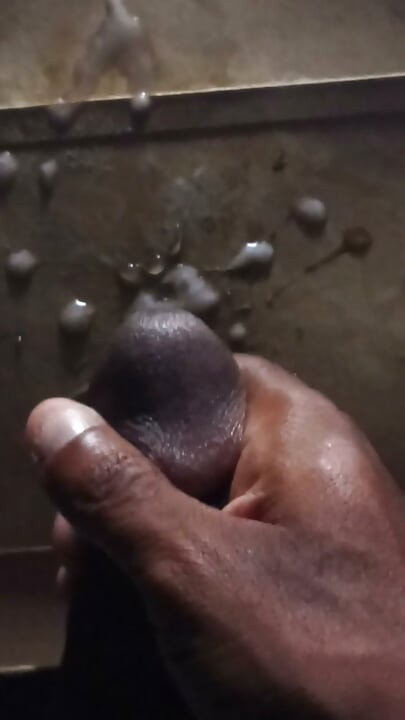 Virgin masturbating his BBC in a tent - Pre Cum