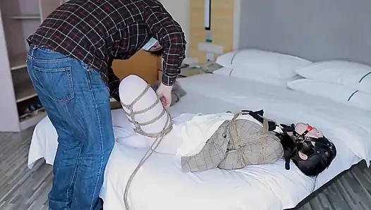 Hui09 - a White-stockinged Jk Girl Is Bound to the Bed with Ropes.