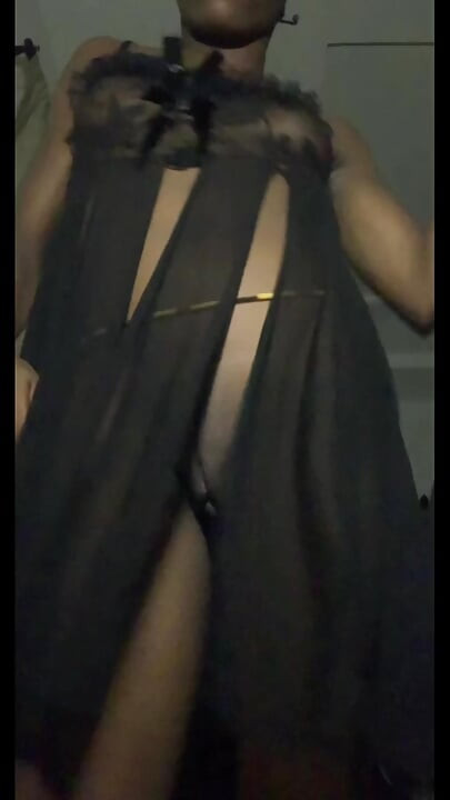 All Eyes on browngurl234 as She Takes Over the Camera with her sexy dance moves