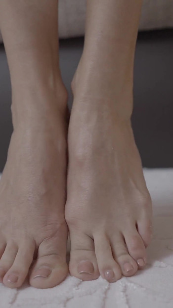 Jasmine, solo stopala i fingerovanje pičke