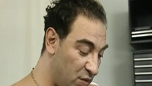 Офисные немецкие шлюшки делят большие члены в превосходной оргии