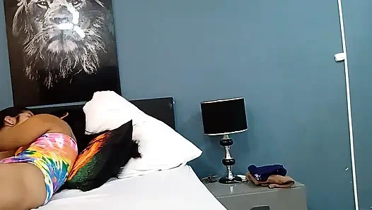 Saya gunting dengan pacar saya sampai saya orgasme