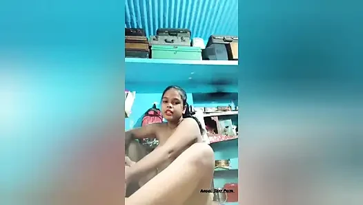 Adik tiri kepergok nonton bokong sama abang tirinya desi hindi mms, gadis lokal india